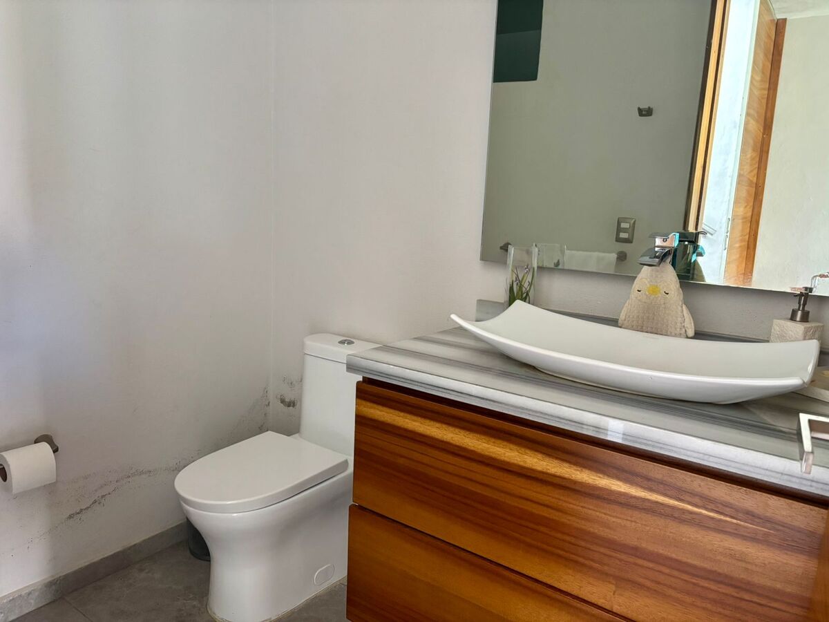 4 de 48: Medio Baño