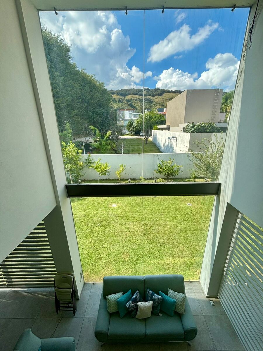 20 de 48: Planta Alta vista del distribuidor a la Sala