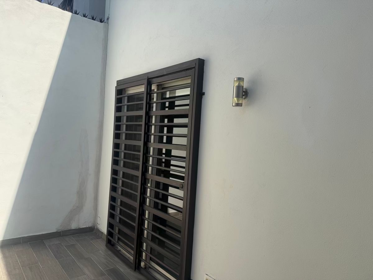 9 de 22: Desde el patio