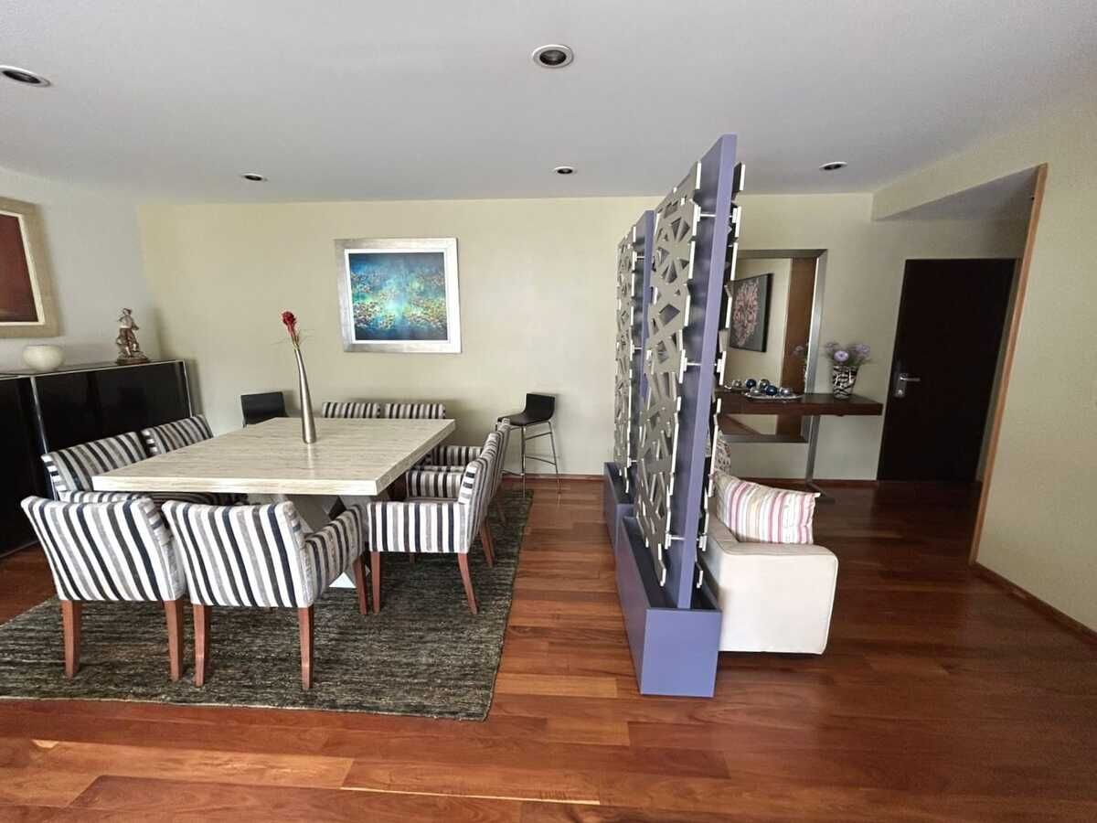 3 of 32: Recibidor y comedor