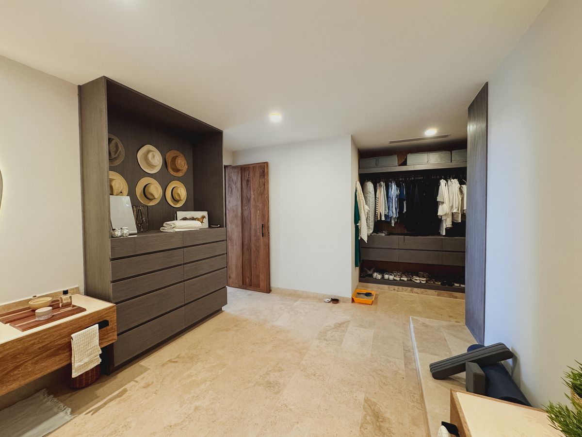6 de 35: Closet de Recamara Principal