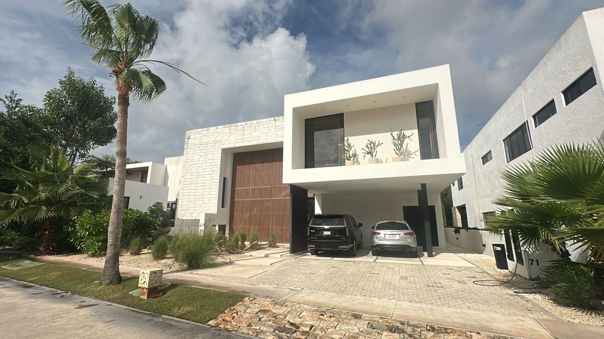 1 de 35: Fachada Principal