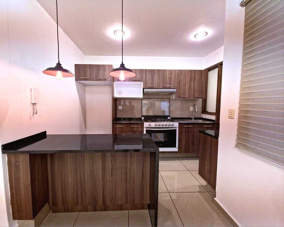 3 of 34: Cocina y barra