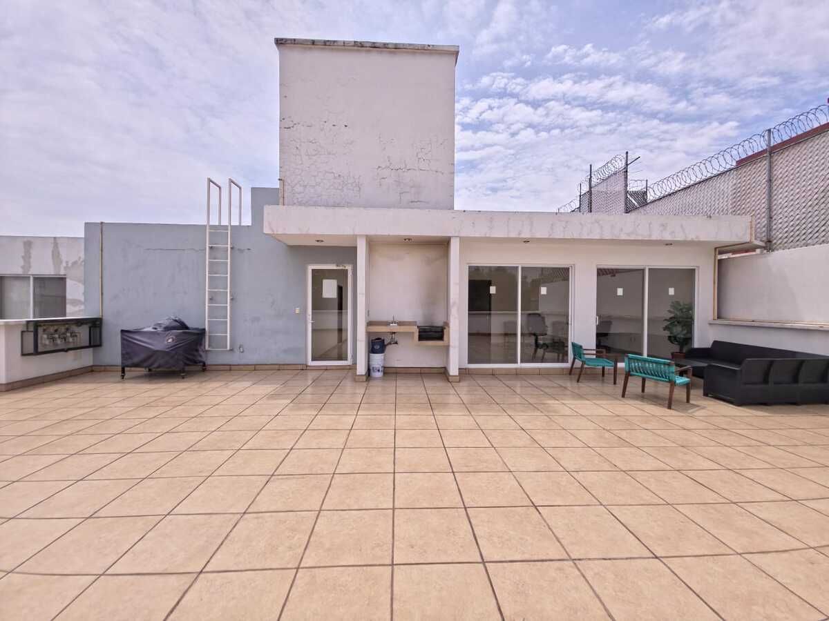 32 of 34: Roof Garden