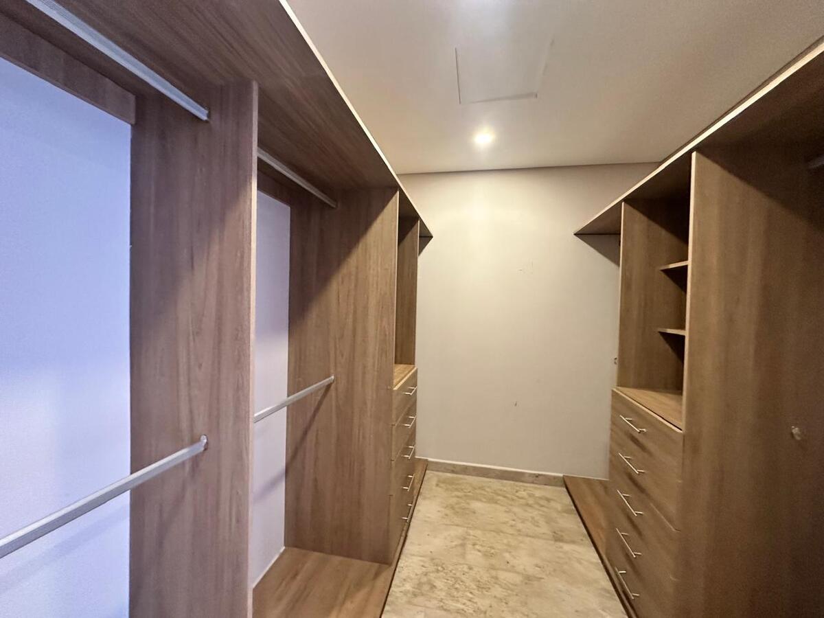 6 de 18: CLOSET-VESTIDOR REC PRINCIPAL