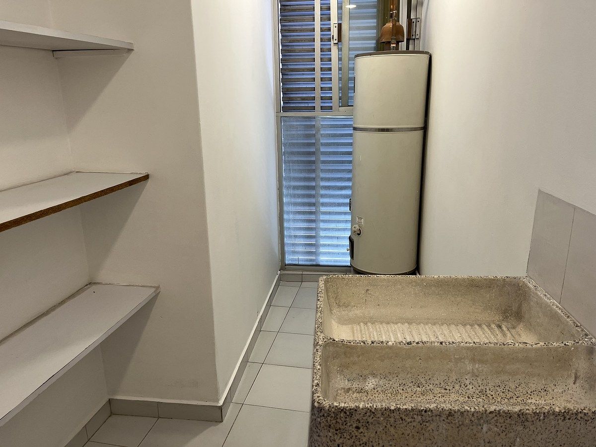 11 of 45: cuarto de lavado