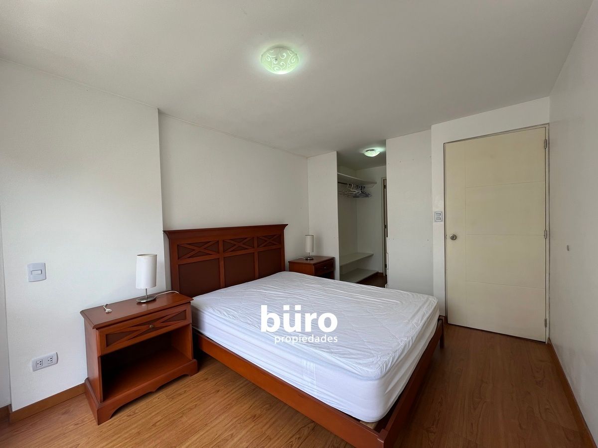 6 de 17: Dormitorio principal con baño incorporado