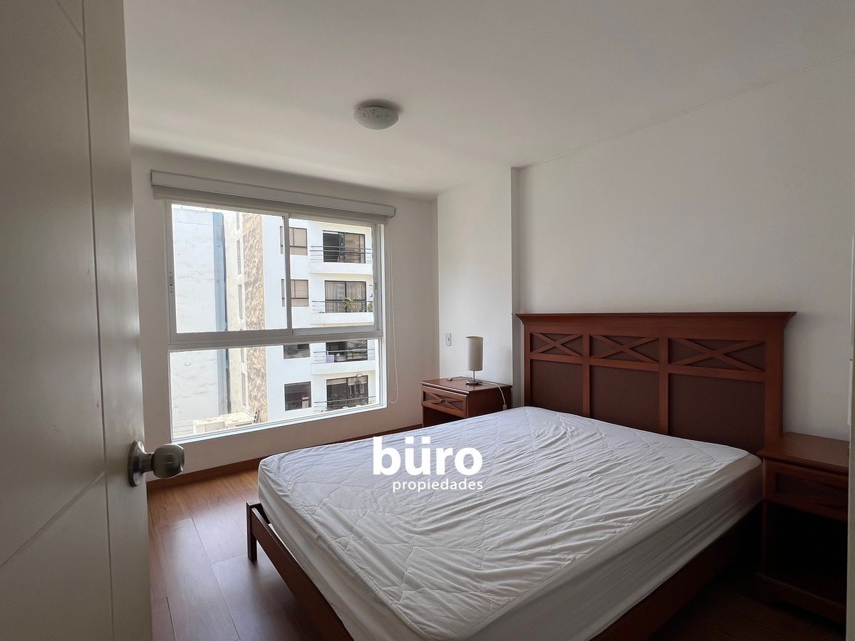 5 de 17: Dormitorio principal con baño incorporado