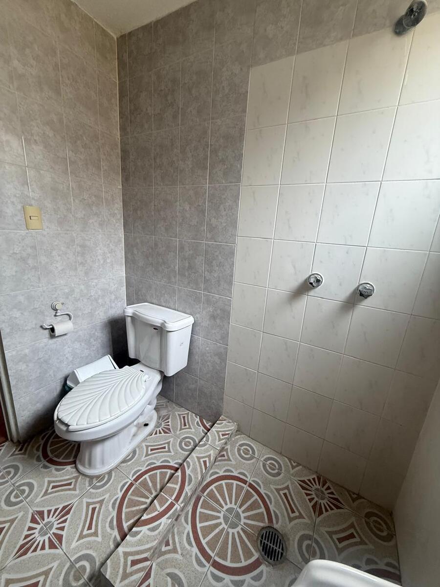 23 de 23: Baño completo