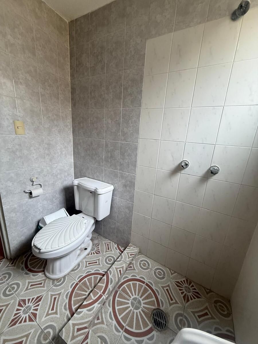 22 de 22: Baño completo