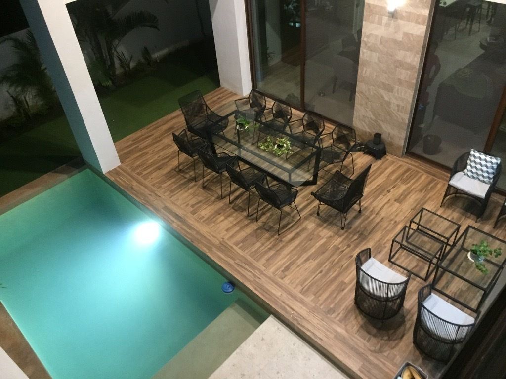 15 de 19: Terraza con doble altura y piscina