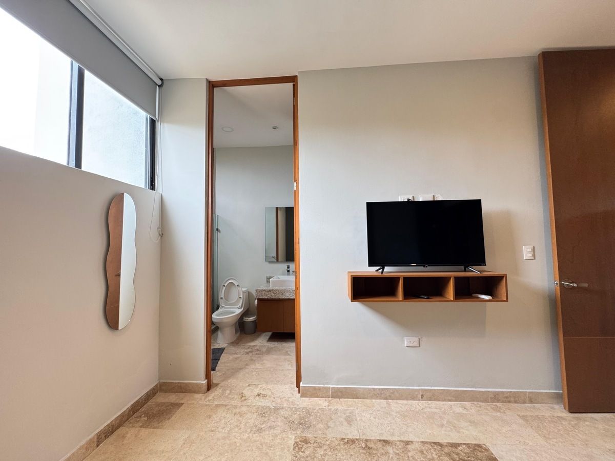 13 de 23: recámara principal con baño privado