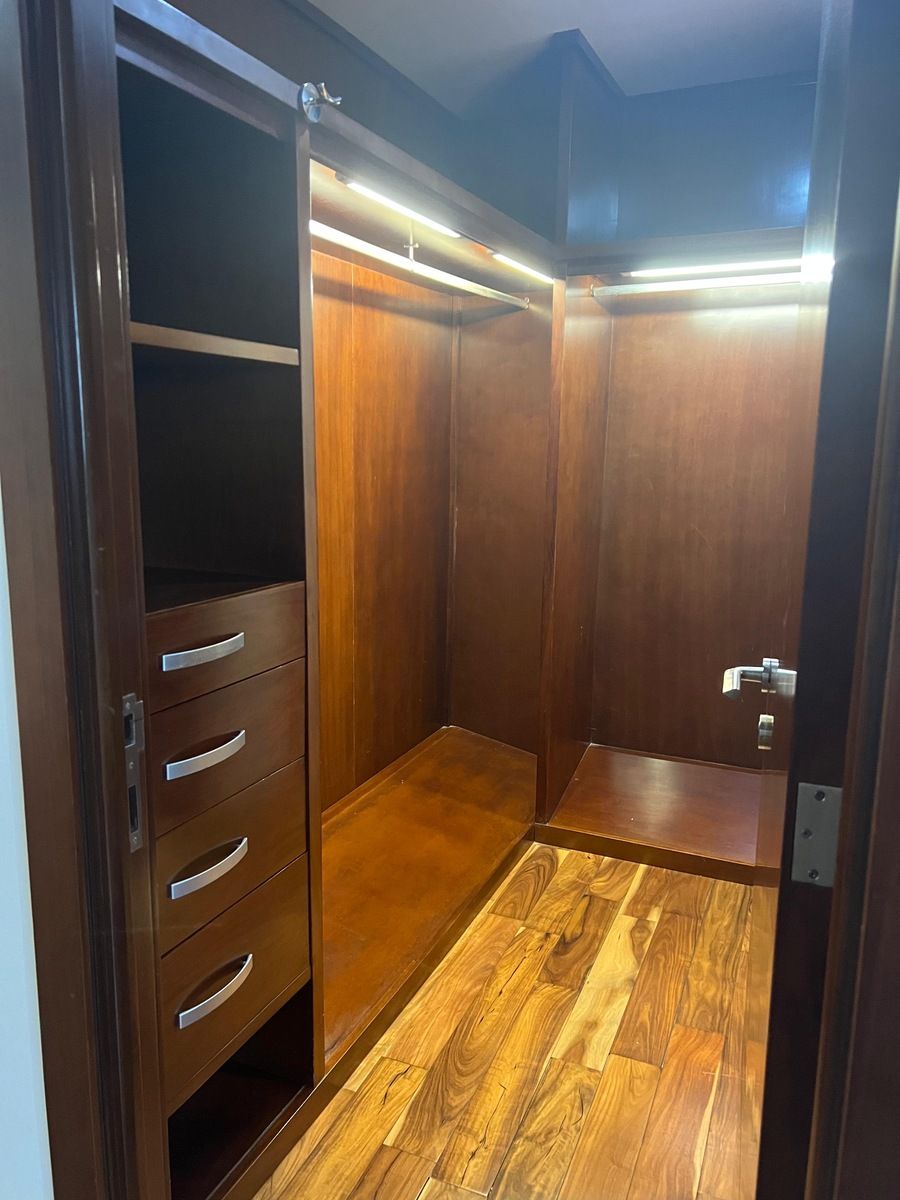 8 de 41: Clóset recámara 2