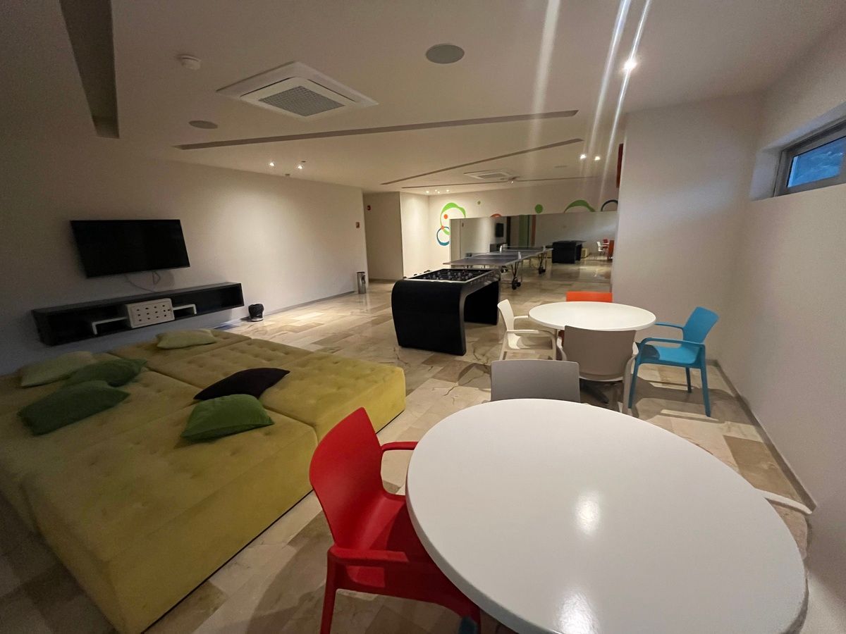 15 de 41: Salón adolescentes