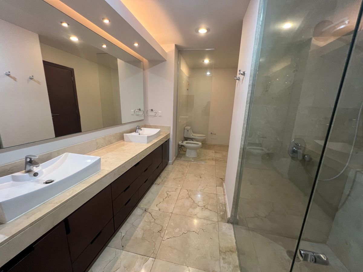 28 de 41: Baño principal