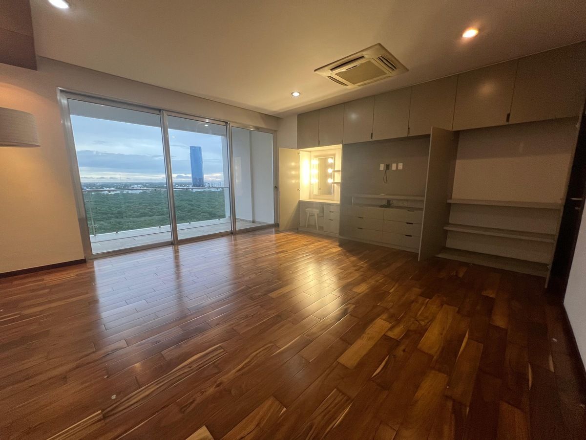 35 de 41: Built in tocador y portatrajes