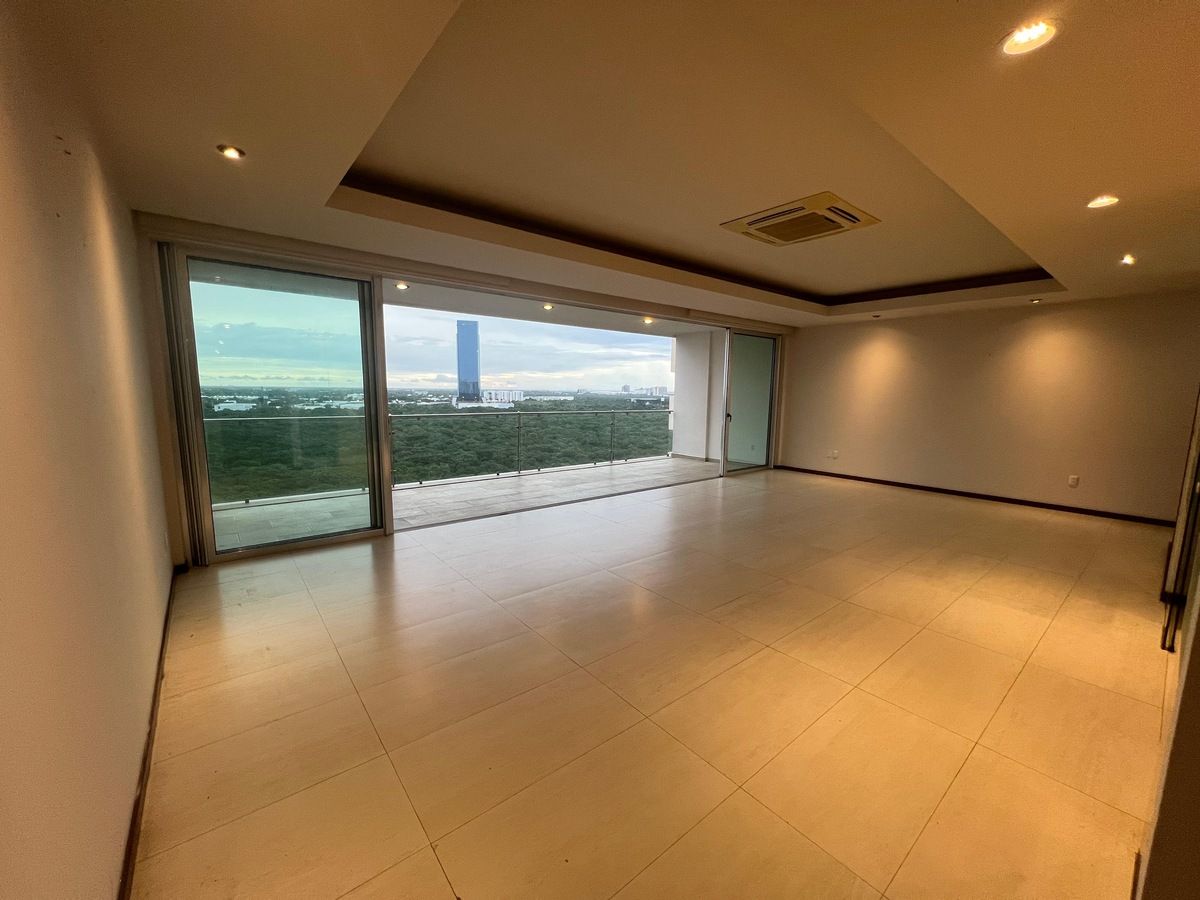 36 de 41: Área principal comedor sala