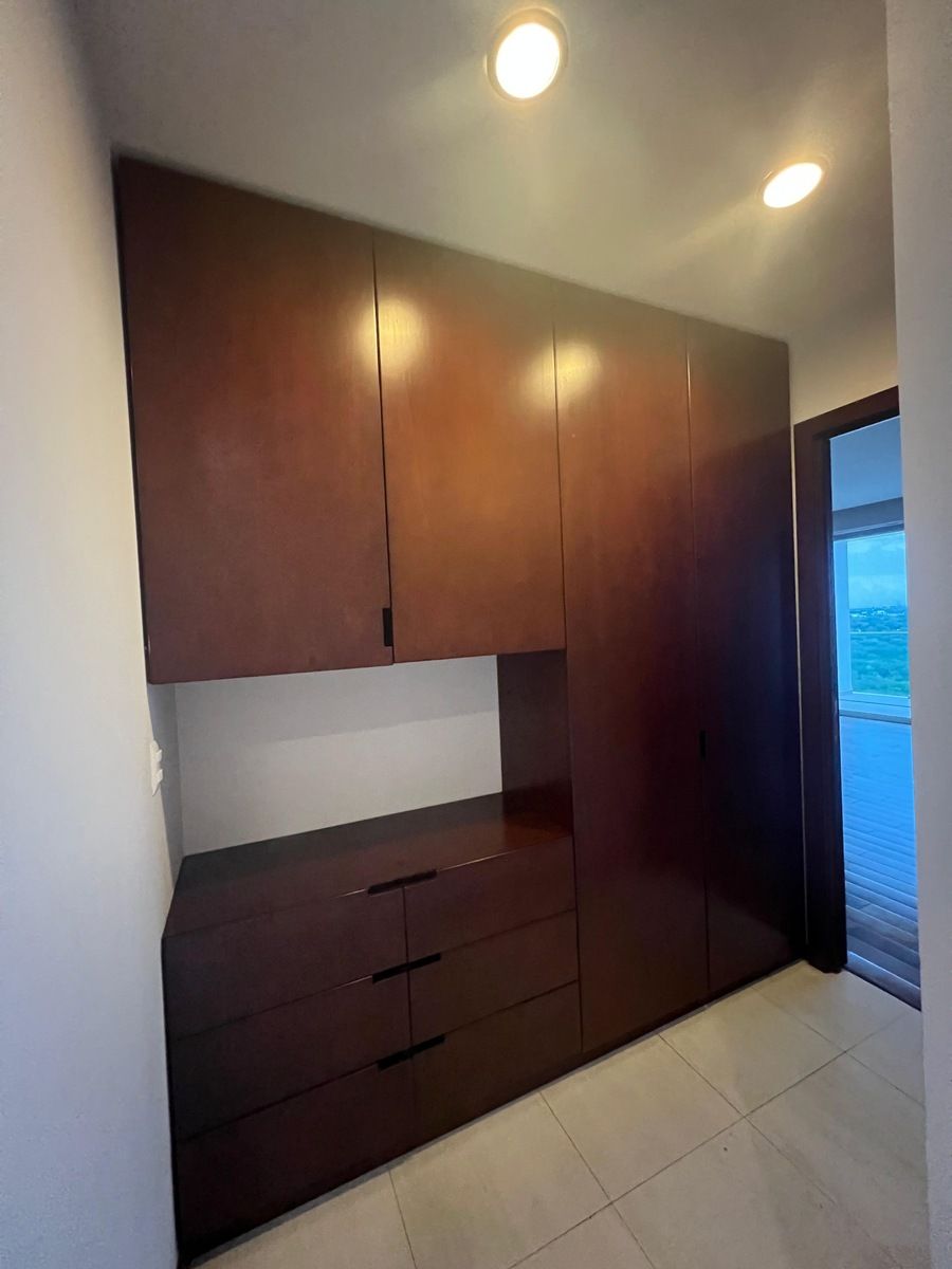 37 de 41: Clóset afuera de cuartos