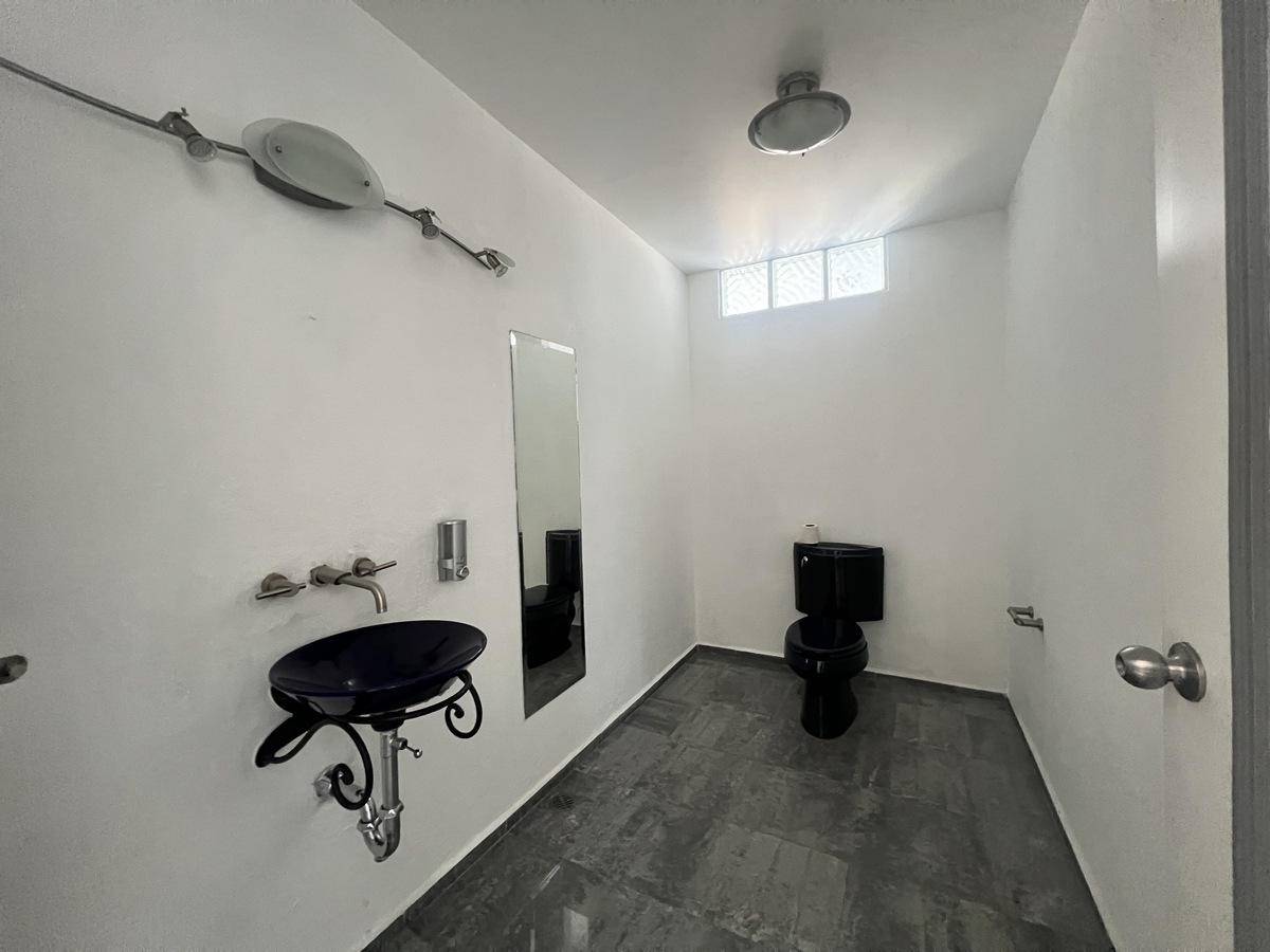 5 de 22: Medio Baño Nivel Sala Comedor