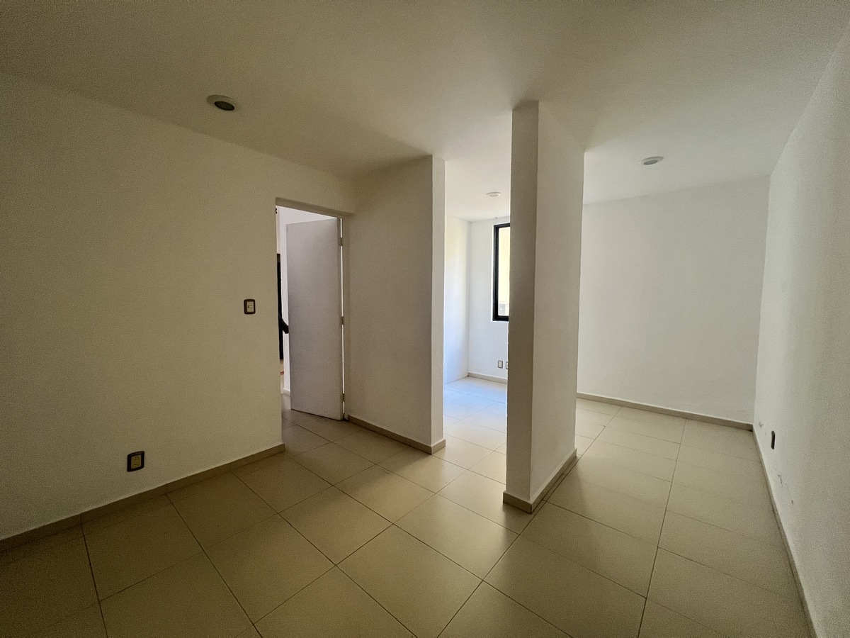 10 de 22: Cuarto de Servicio con baño completo