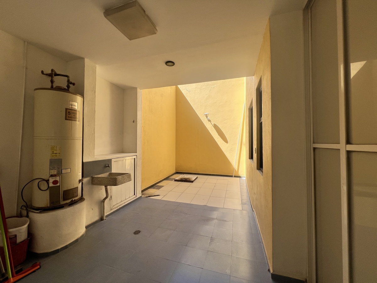 13 de 22: Área de Lavado y Cisterna