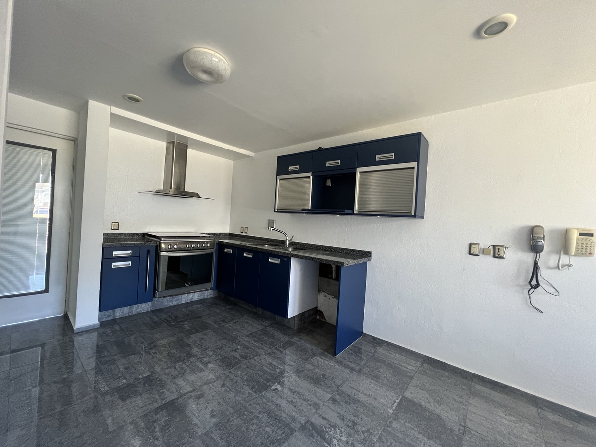 2 de 22: Cocina y desayunador