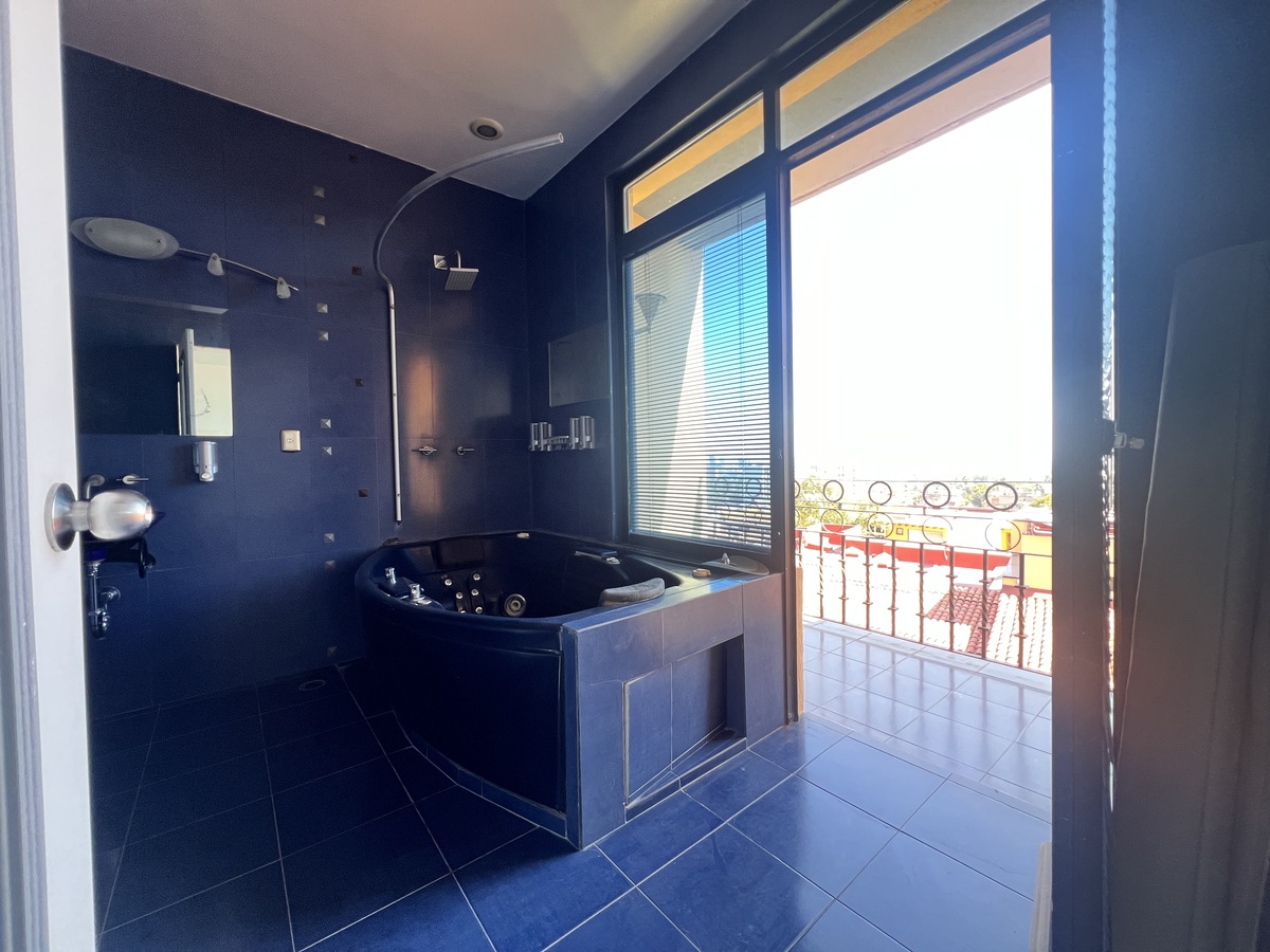 16 de 22: Baño Recamara 1 con Jacuzzi