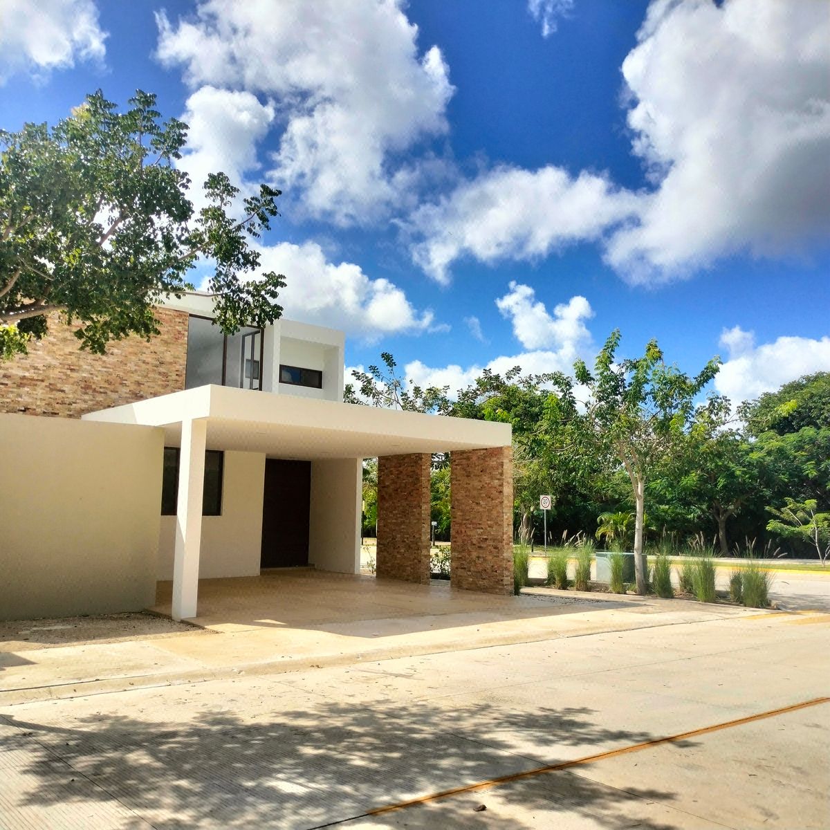 Casa 3 Recamaras en Esquina, en Privada con Amenidades a la Venta