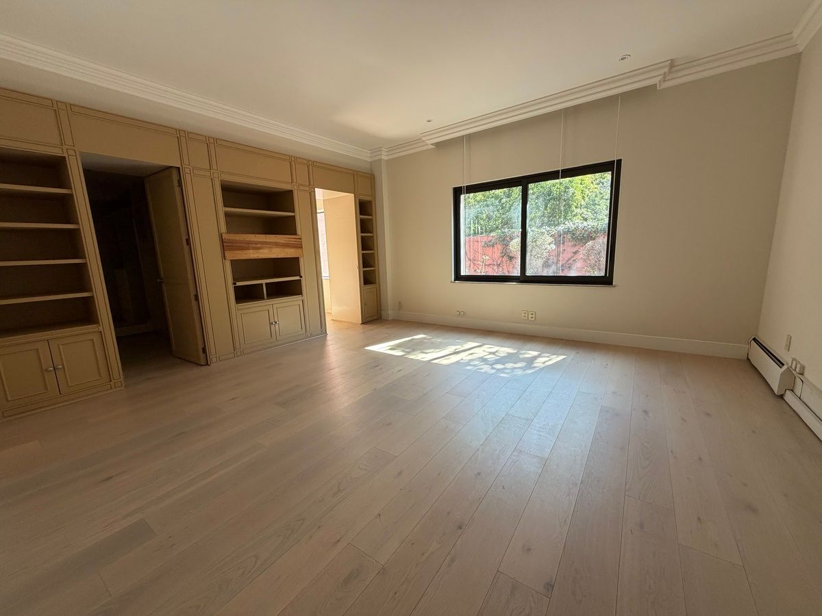 10 de 29: Recámara principal con doble baño y vestidor