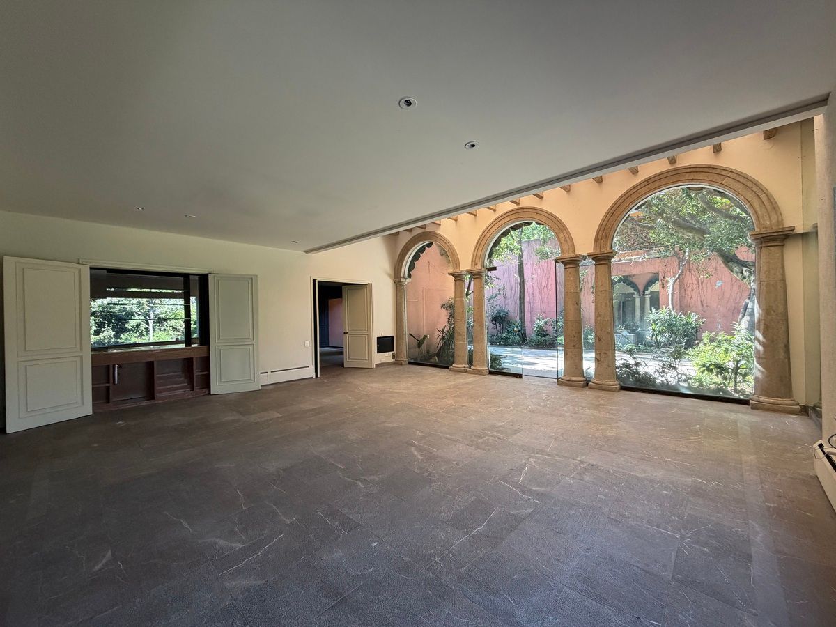 18 de 29: Salón de fiestas con terraza