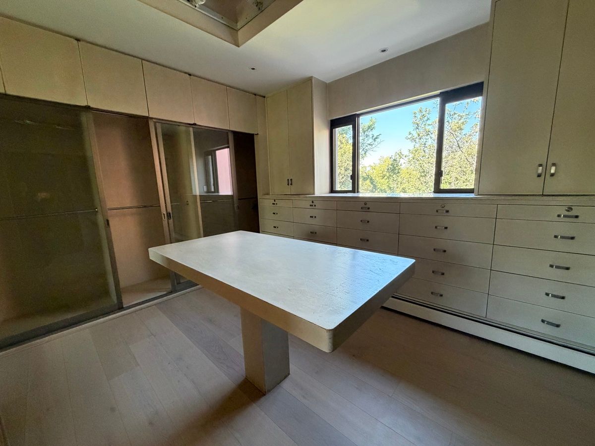 29 de 29: Vestidor recámara principal 2