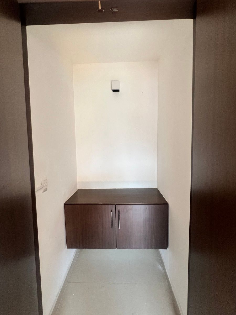 21 of 41: CLOSET DE BLANCOS