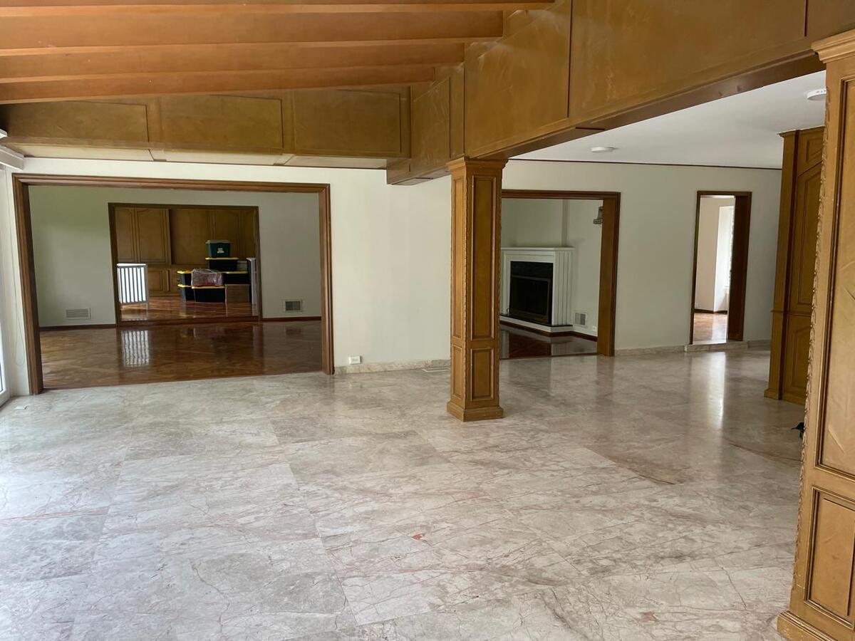 3 de 26: Hall o family