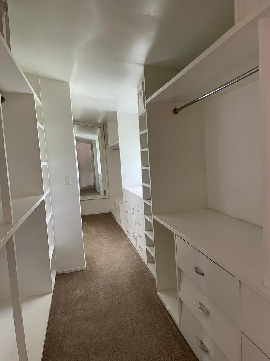 23 de 26: Vestidor recamara principal