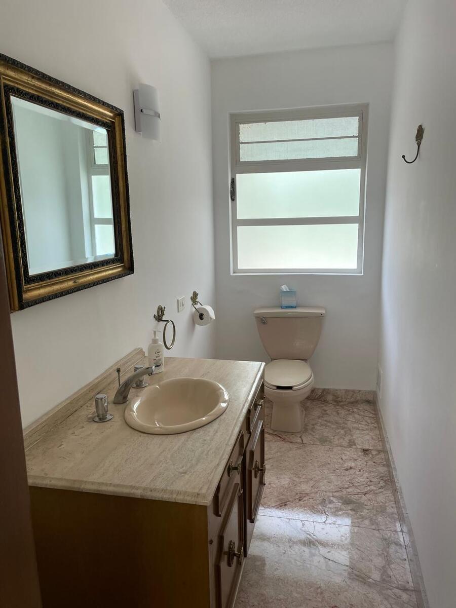 10 de 26: Baño de visitas