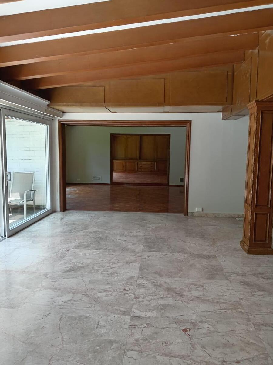 4 de 26: Vista del hall al comedor