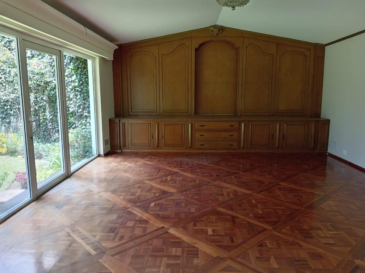 5 de 26: Comedor con vista al jardín