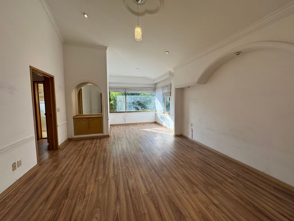 2 of 25: Cuarto principal