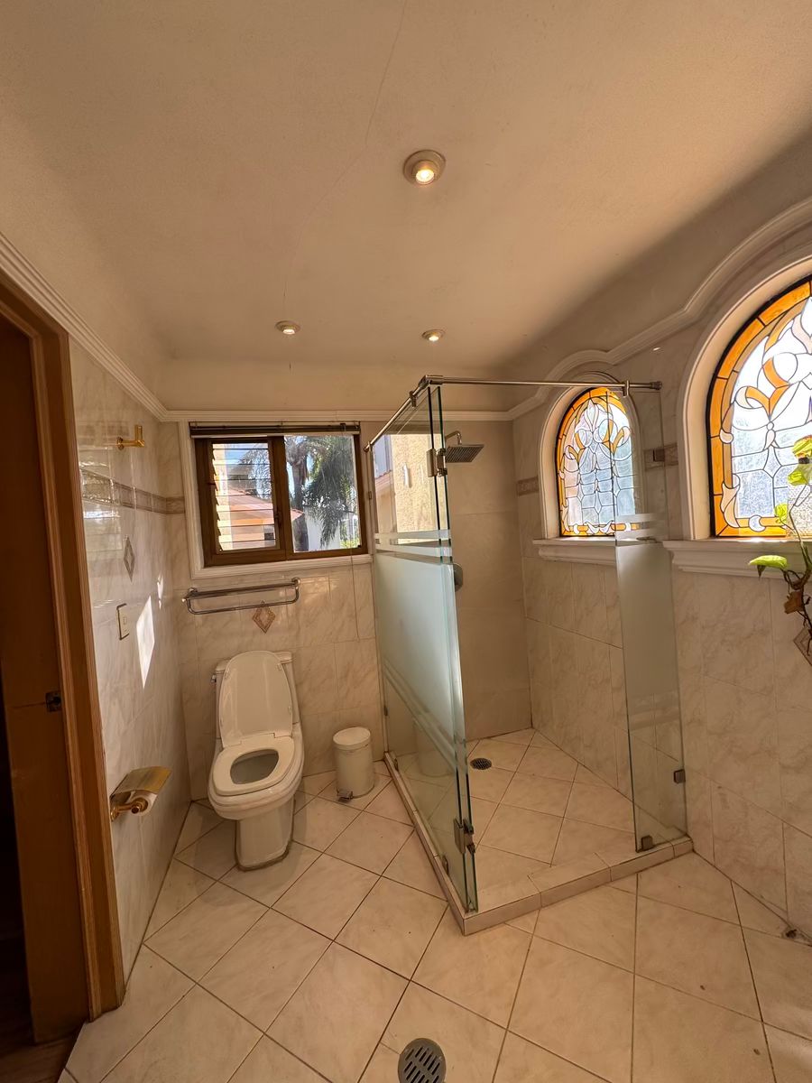 6 of 25: Baño principal