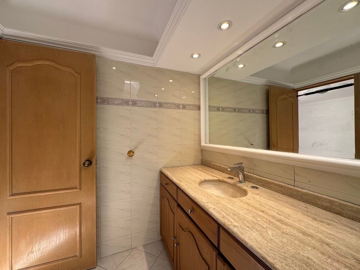 14 of 25: Baño recamara 3