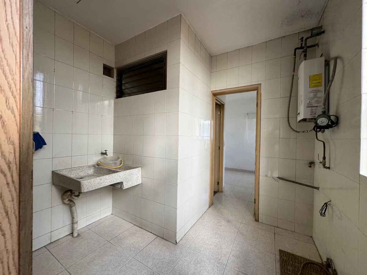 21 of 25: Cuarto de Servicio