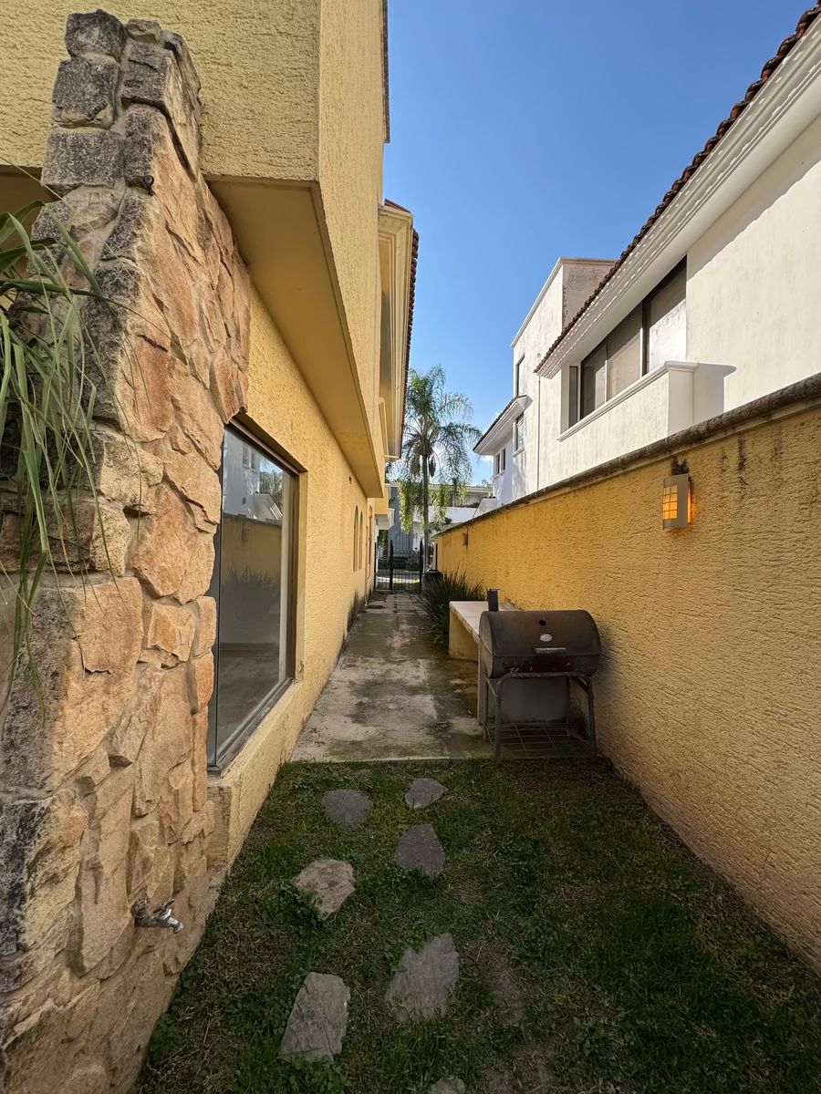 25 of 25: Servidumbre