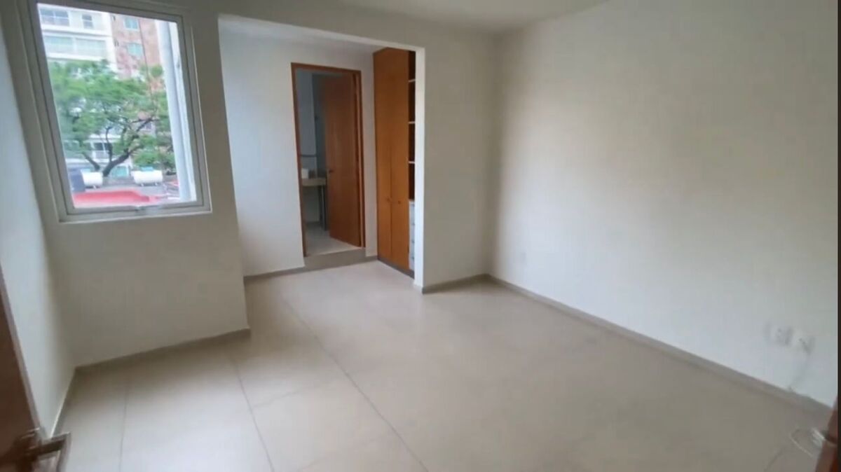 6 of 13: Recamara Principal con baño