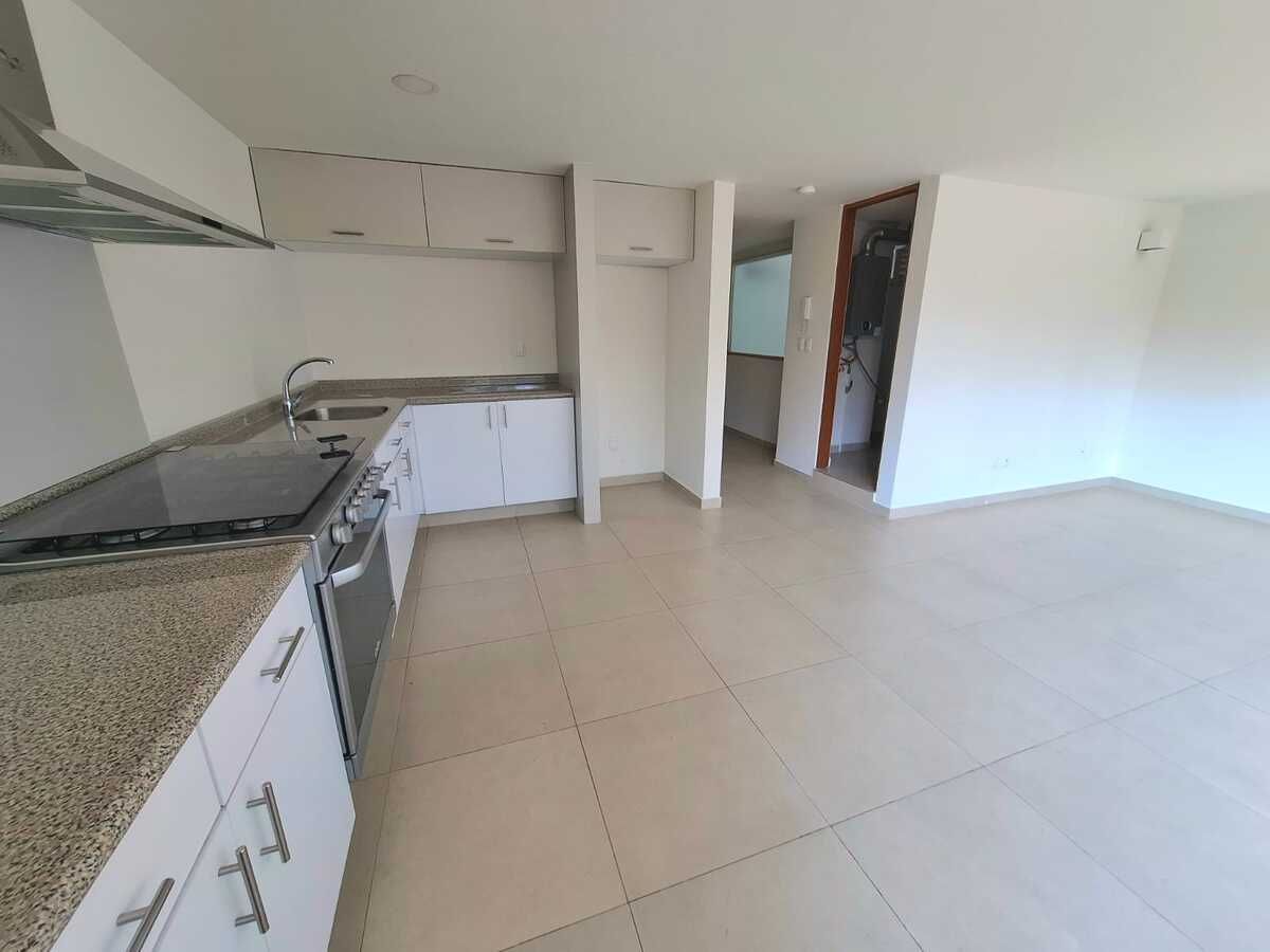 2 of 13: Sala-comedor con cocina abierta