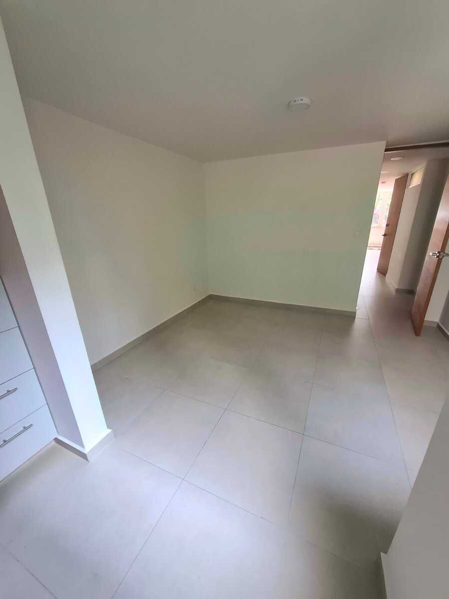 5 of 13: Entrada recamara Principal