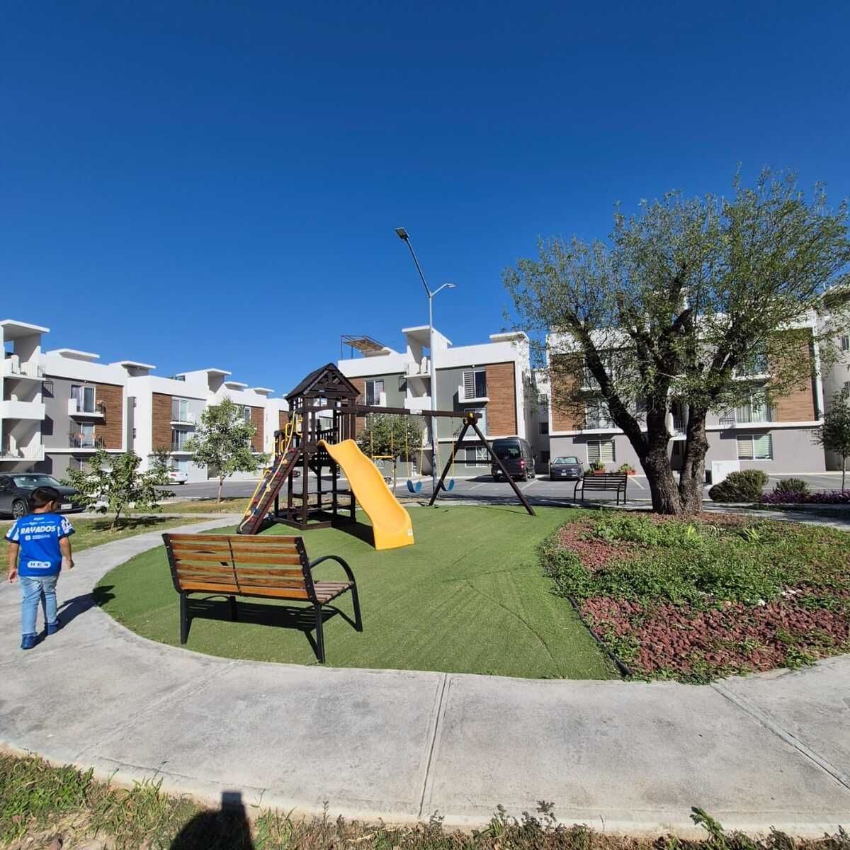 12 de 18: AREA DE JUEGOS