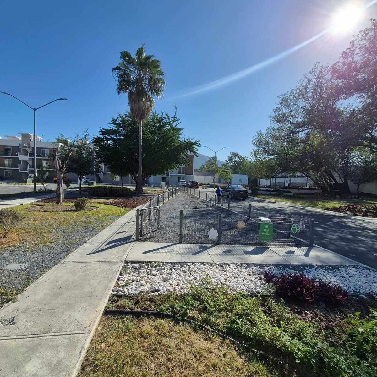 14 de 18: AREA DE MASCOTAS