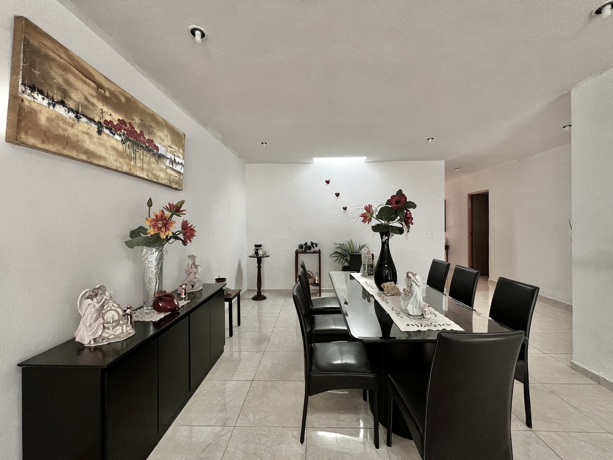 6 de 23: Amplio comedor