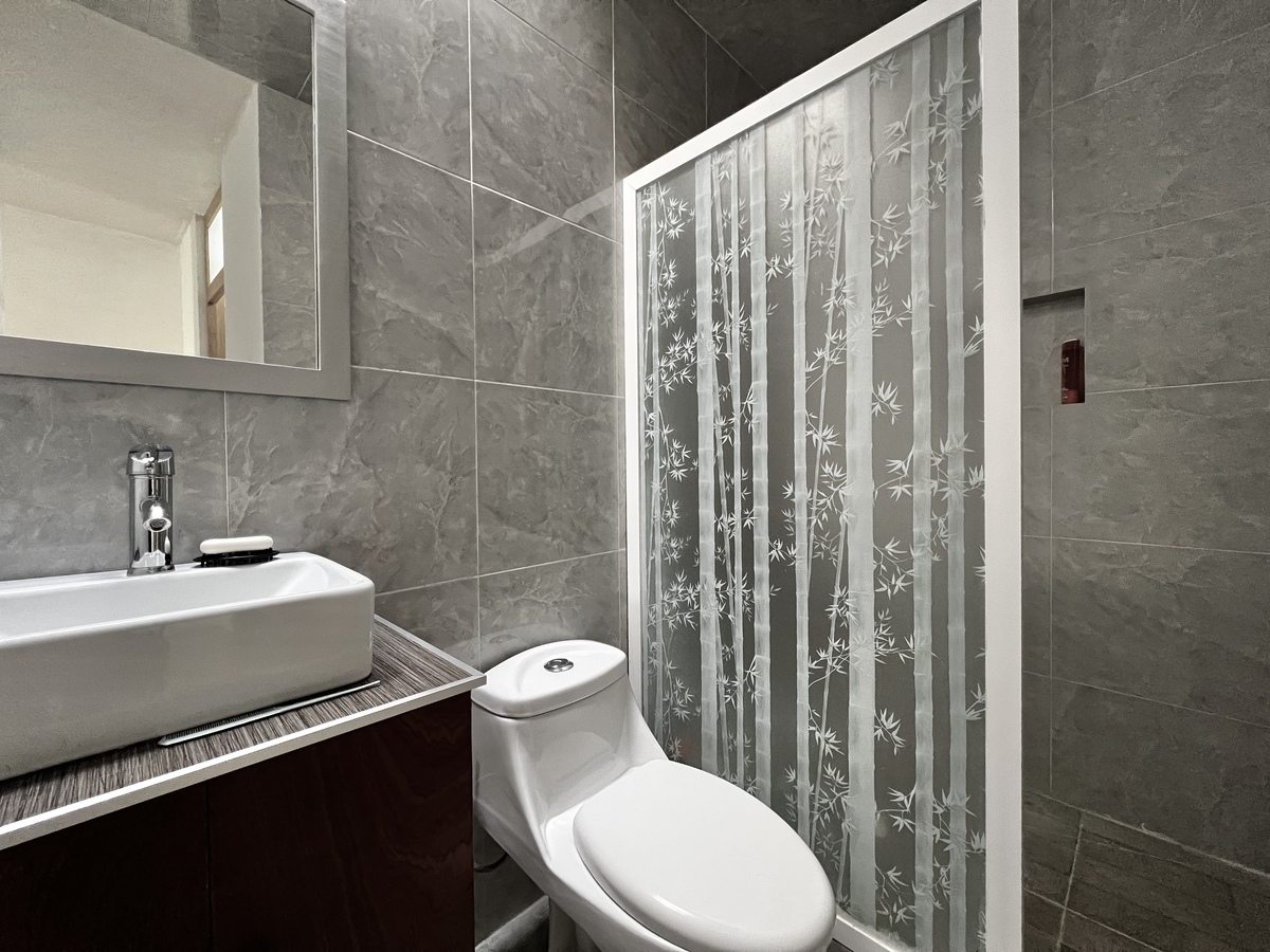 20 de 23: Baño completo