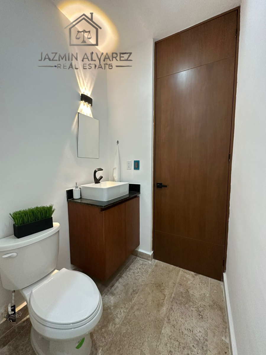 7 of 18: MEDIO BAÑO DE VISITAS